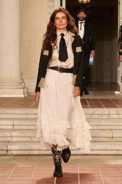 Look 17